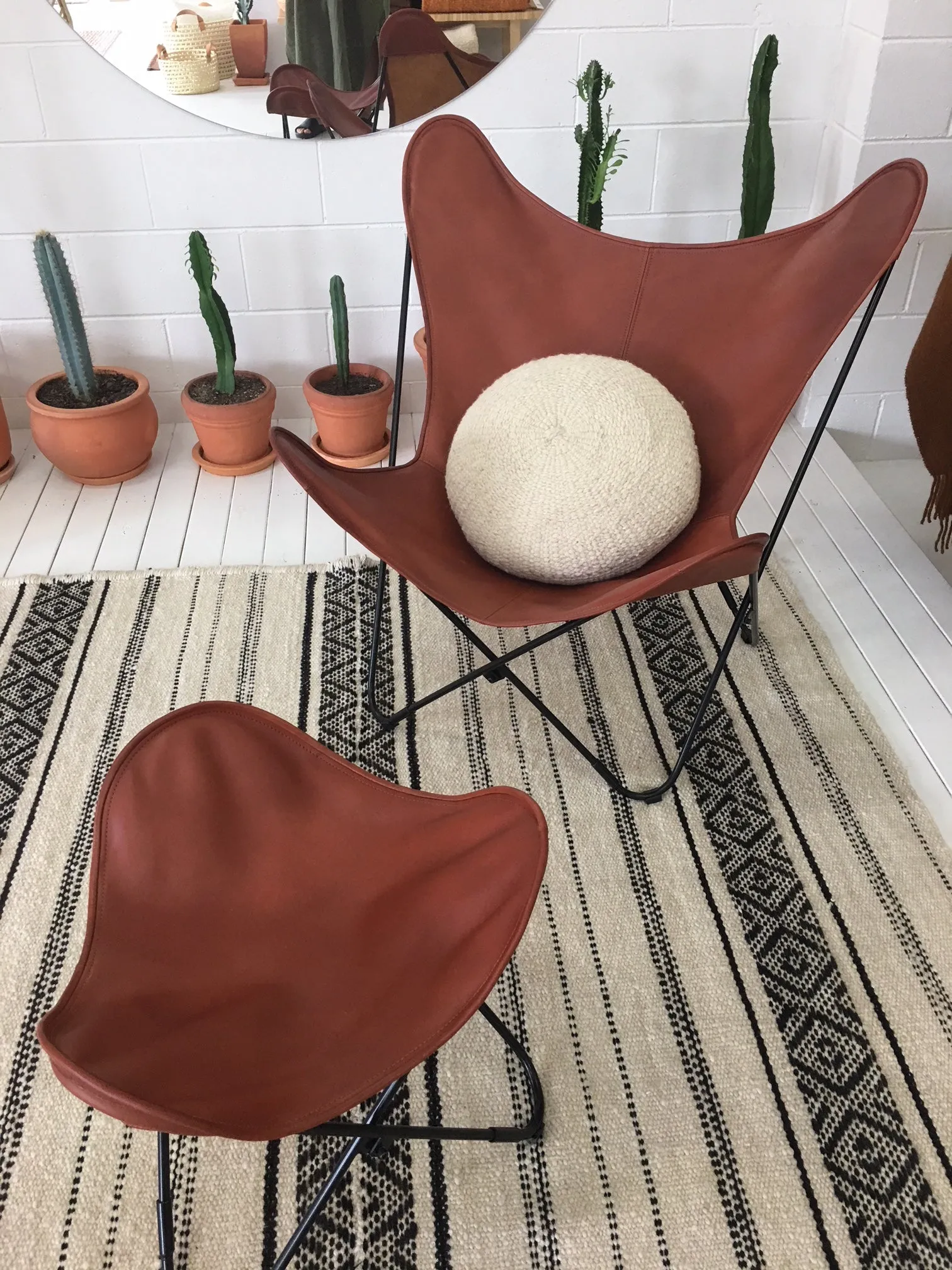 VAQUETA LEATHER BUTTERFLY CHAIR WITH OTTOMAN