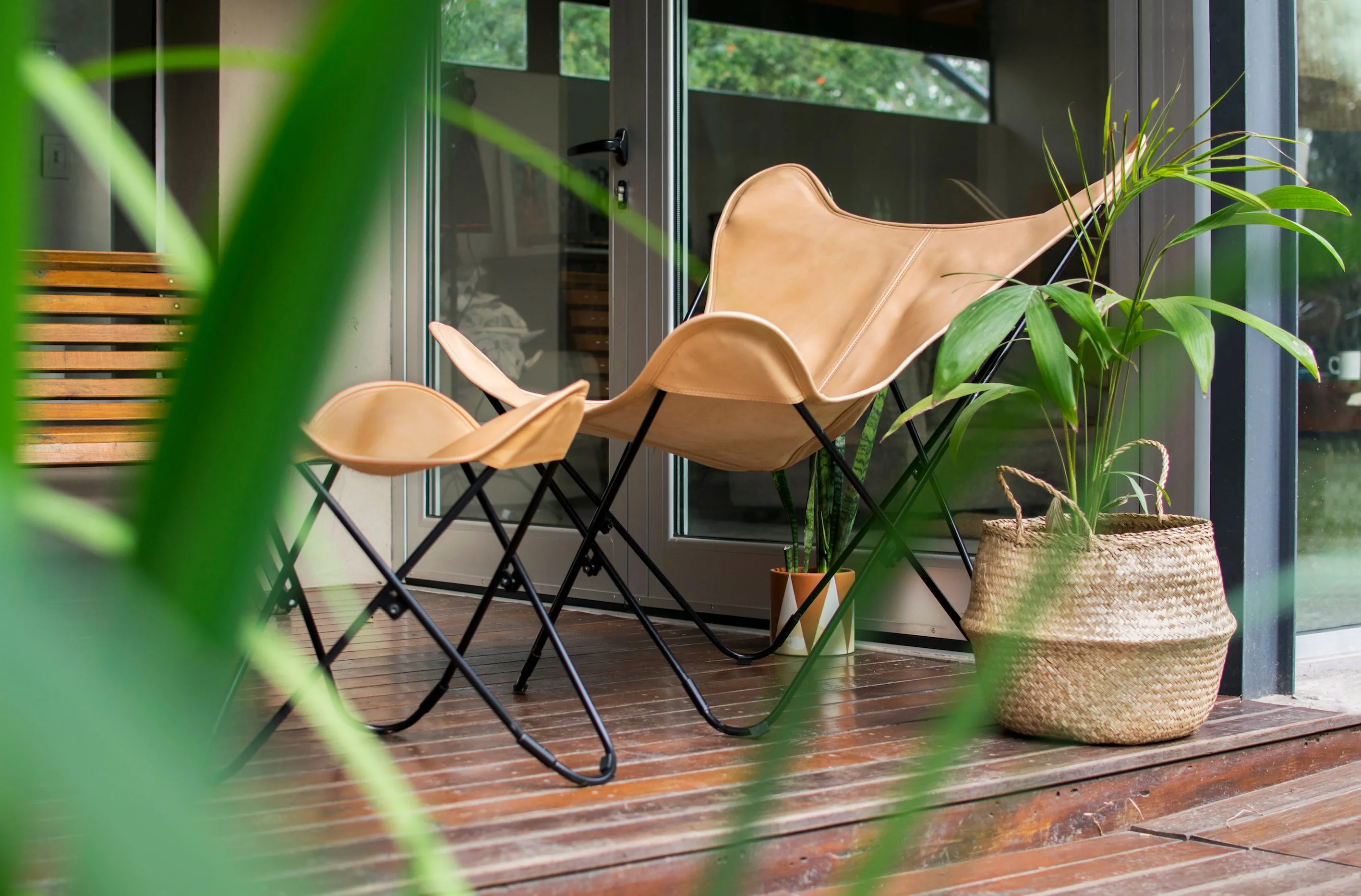 VAQUETA LEATHER BUTTERFLY CHAIR WITH OTTOMAN